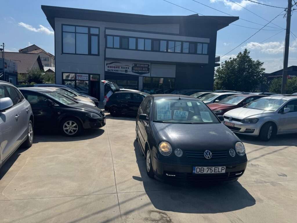 Vând VW Polo, an 2004, motor 1.2 benzină, Euro 4, 195.000 km. Consum foarte mic, stare foarte bună.